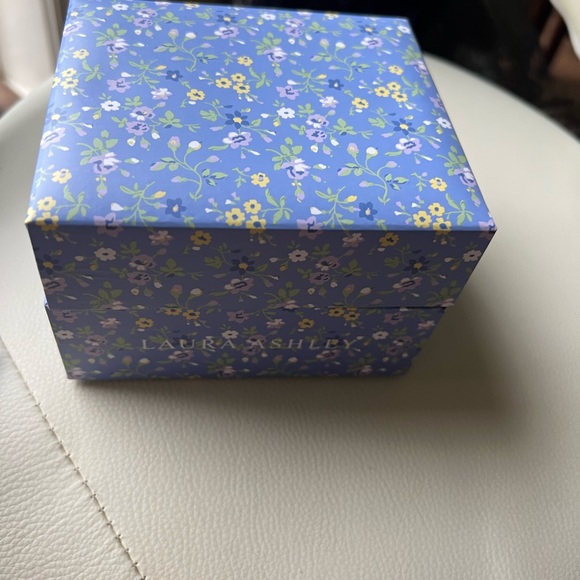 Laura Ashley gold T-Bar slide through interchangeable stone Lugs set watch - Picture 5 of 5